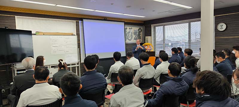 2025年仕事始め 全体会議の様子